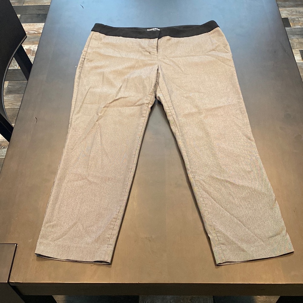 Express columnist cropped size 12 black/white pant.